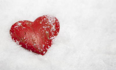 coeur gelé sous la neige