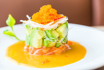 Tartar salmon salad
