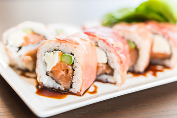Salmon sushi roll