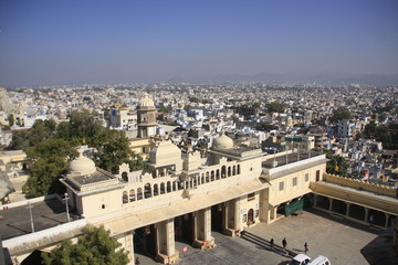 Naklejka premium vue sur le city palace et Udaïpur