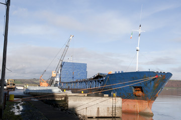 Fototapeta premium ship being loaded with steel