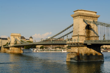 Obraz premium Chain bridge over Danube river in Budapest