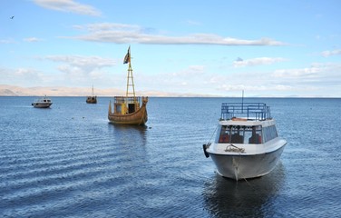 Fototapeta premium Reed boat to us Mountain Lake Titicaca
