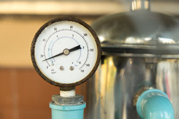 pressure gauge