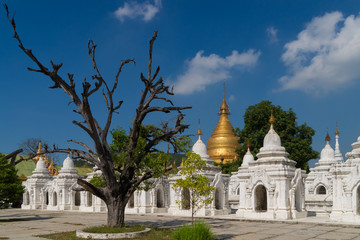 Fototapeta premium The Kuthodaw Pagoda in Mandalay