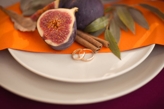 инжир и кольца