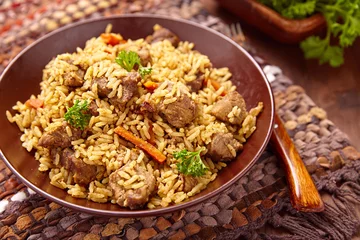 Cercles muraux Viande pilaf with meat and vegetables