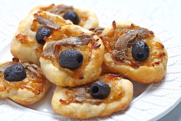 Mini pissaladieres