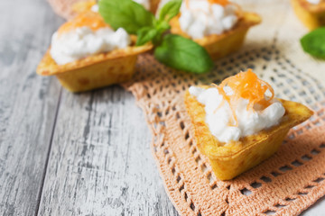canape with cottage cheese