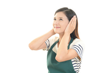 Fototapeta premium 耳をおさえる女性