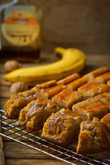 The banana cake with walnuts and maple syrup