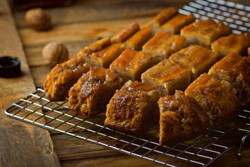 The banana cake with walnuts and maple syrup