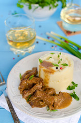 Beef goulash with mashed potatoes