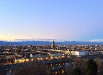 Fototapeta na wymiar Torino al crepuscolo