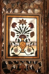 décoration du Jaï Mandir vase avec fleurs en miroir