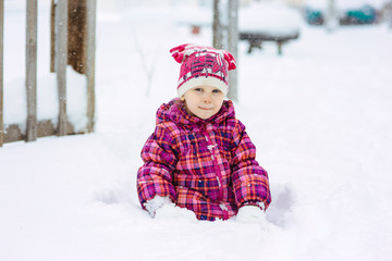 the girl walks in snow weather