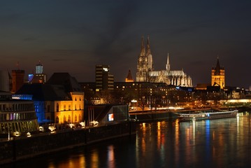 Fototapeta na wymiar Köln Panorama mit Schokoladenmuseum