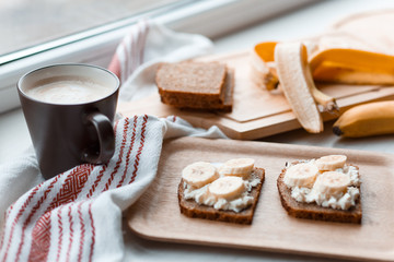 sandwich with banana