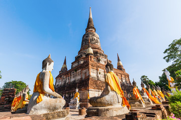 Tempel Wat Yai Chai Mongkon in Ayutthaya - obrazy, fototapety, plakaty