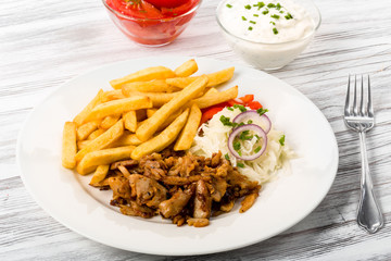 Dönerteller mit Pommes Frites