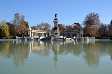 Fototapeta na wymiar El Retiro Park in Madrid, Spain
