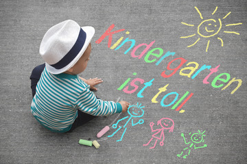 Kinderzeichnung - Kindergarten ist toll.