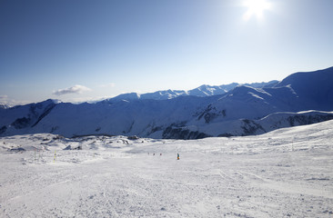 Obraz premium Skiers on ski slope