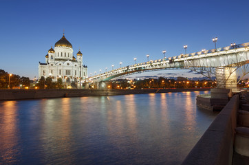 Fototapeta premium Moscow Patriarchal bridge and Cathedral at night