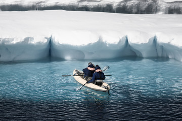Naklejka premium Two men in a canoe