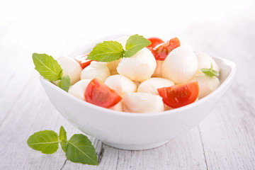 tomato and mozzarella salad