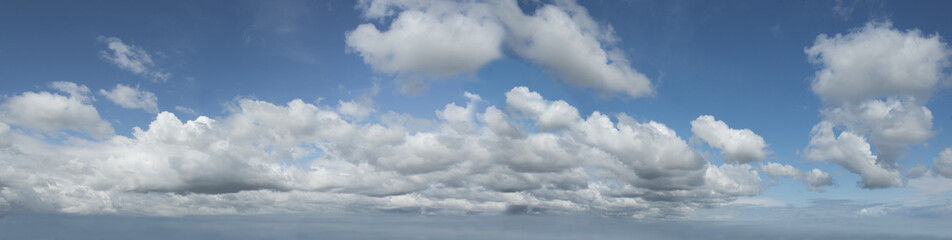Fototapeta na wymiar Cielo e nuvole