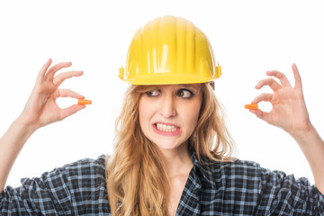 Handwerker mit Ohrenproppen