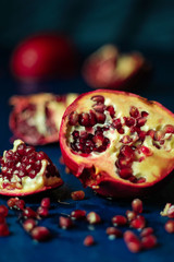 Aufgeschnittene Granatäpfel