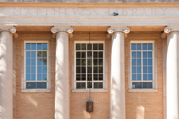 Fototapeta na wymiar Matthews library building in Arizona State University