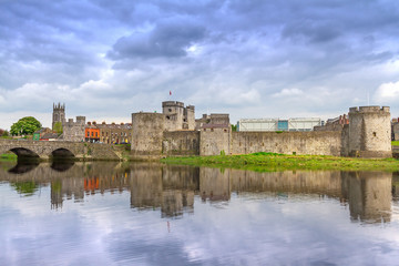 Fototapeta na wymiar King John Castle in Limerick, Ireland