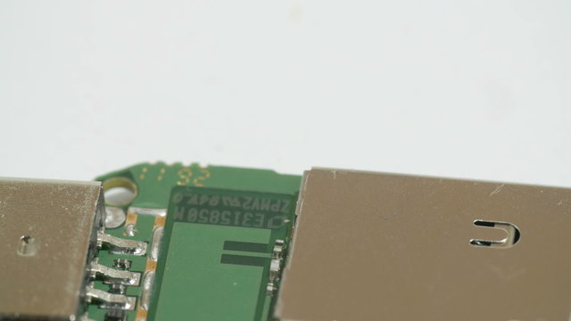 The soldering connections of the USB micro chip