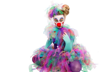 Clown im Schneidersitz