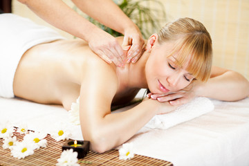 Fototapeta na wymiar Woman receiving back massage