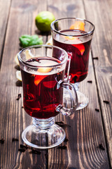 Mulled wine in the glasses