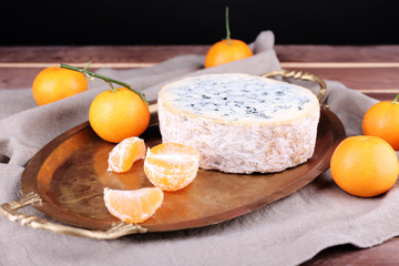 Blue cheese with oranges