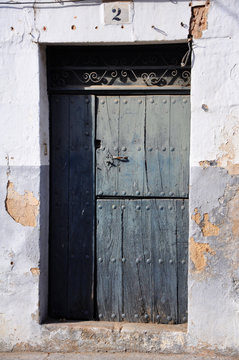 Coria, C&aacute;ceres, puerta de una casa t&iacute;pica, madera