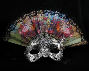 Mask with fan