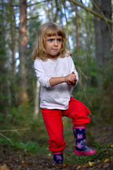 Fototapeta premium Girl in the forest