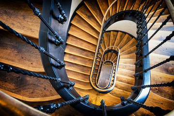 Obrazy na Plexi  stare spiralne schody