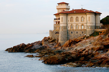 Sunset over a castle © Camera Nation