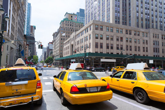 New York city Manhattan Fifth Avenue 5th Av US © lunamarina