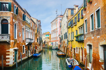 Fototapeta na wymiar Typical water canal in Venice