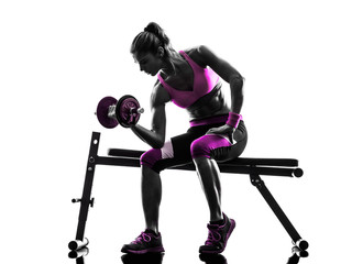 kobieta fitness ćwiczenia wagi sylwetka budowy ciała - 76103124
