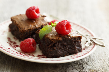 Fototapeta na wymiar Brownies with raspberry