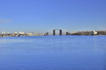 Вид на строящийся мост через Днепр